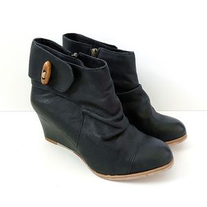 Vintage J Shoes Black Ankle Boots w/ Side zippers
